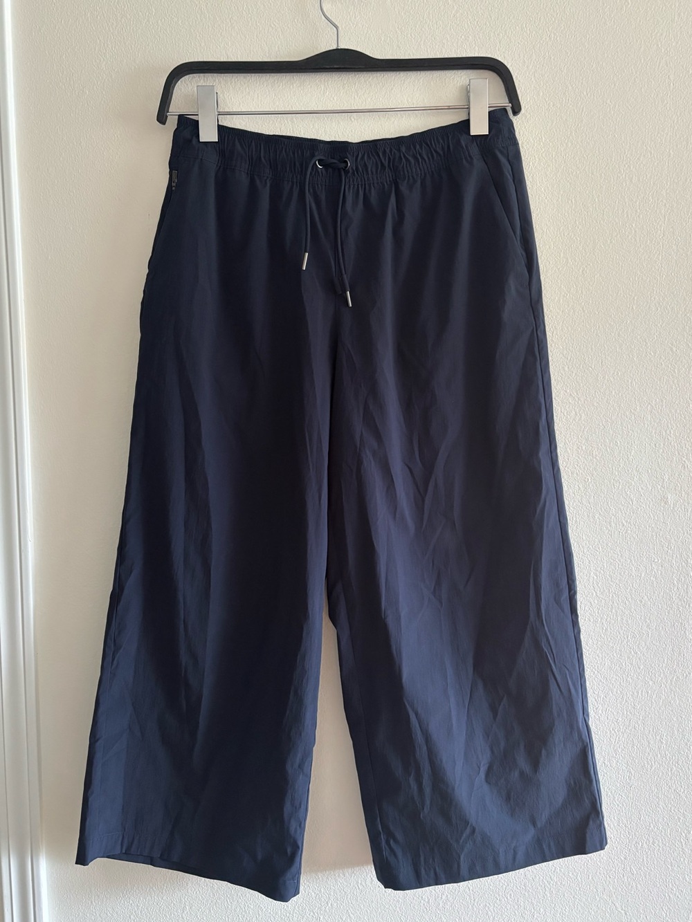 Athleta Navy Blue Wide Leg Cropped Athletic Pants Medium